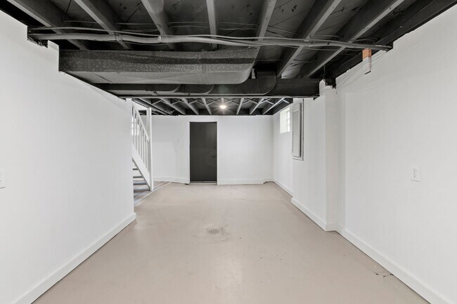 Building Photo - READY NOW!! FULLY RENOVATED 3 Bedroom in PENN HILLS