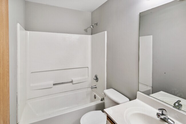 Building Photo - 678 Zachary Dr