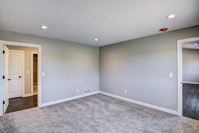 Building Photo - 1333 Blue Jay Pl