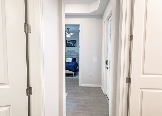 Building Photo - 5861 Sunningdale St