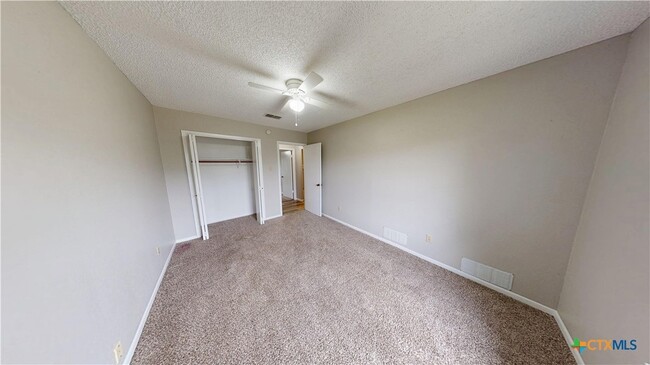 Building Photo - 4505 River Oaks Dr