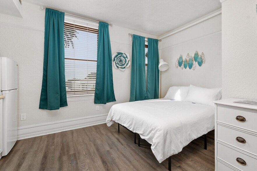 Building Photo - 2121 1st Ave