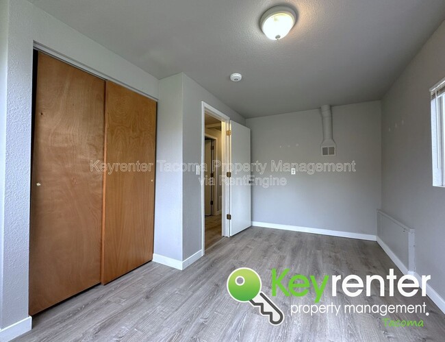 Building Photo - 2215 N Madison St