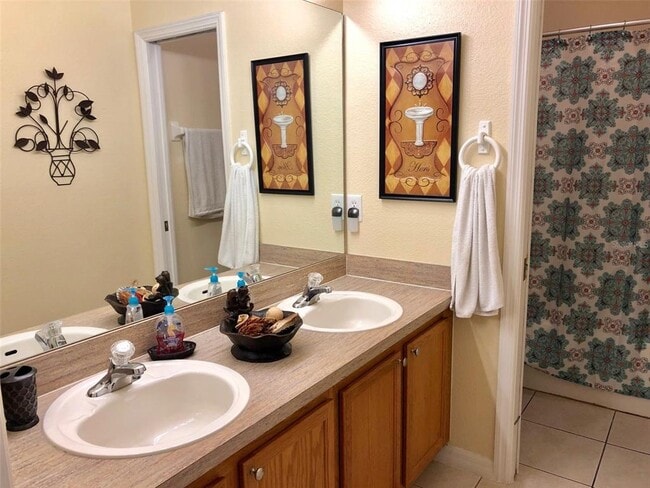 Building Photo - 655 Knollwood Dr