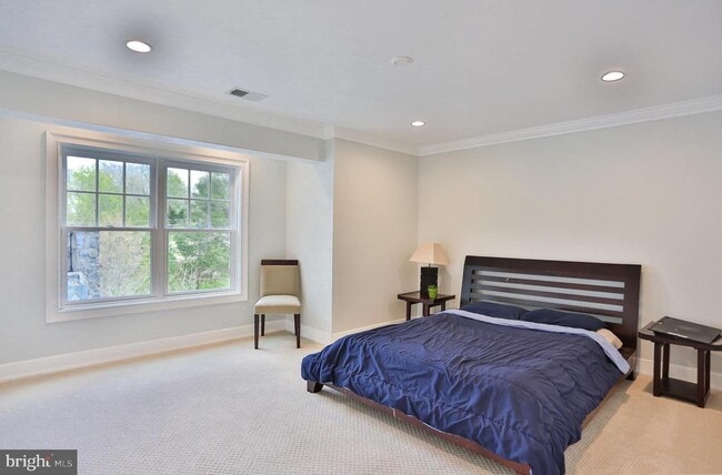 Building Photo - 6329 Linway Terrace