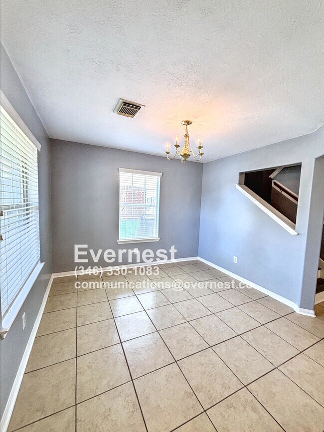 Building Photo - 3-Bedroom Home with Scenic Community Ameni...