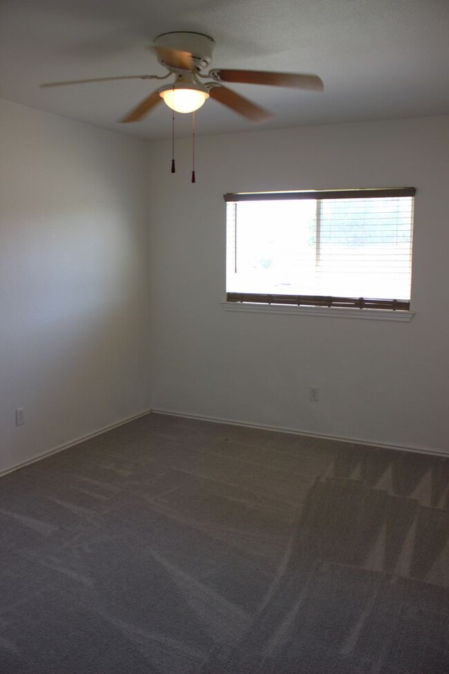 Building Photo - TWO WEEKS FREE RENT!!!!! Newly Remodeled K...