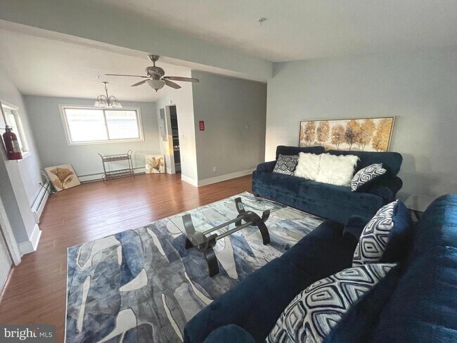 Building Photo - 1229 Crawford Dr