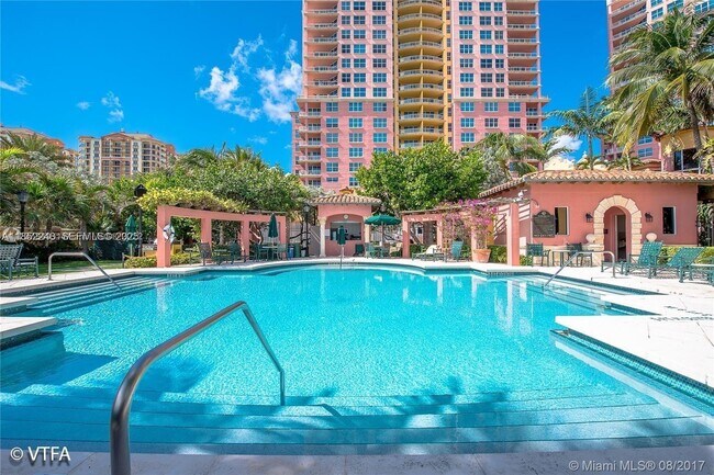 Building Photo - 2100 N Ocean Blvd