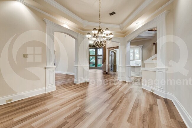 Building Photo - 5224 Longvue Dr