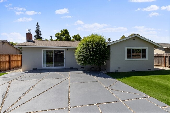 Building Photo - TENTATIVELY RENTED Updated 4 Bedroom 2 Bat...