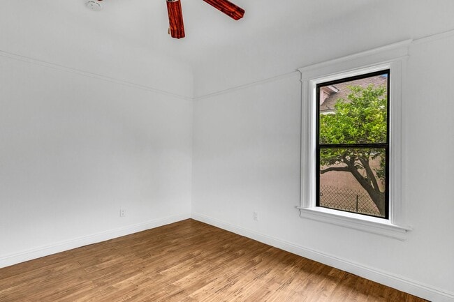 Building Photo - 1492 W 28th St