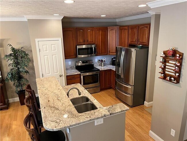 Building Photo - 266 Maple Ridge Dr
