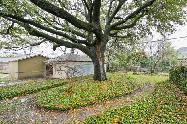 Building Photo - 5930 Velasco Ave