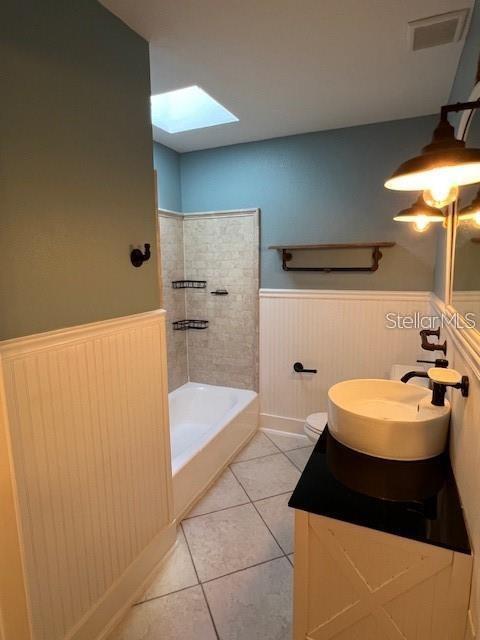 Building Photo - 1312 E Kaley St