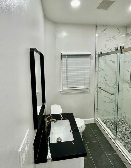 Building Photo - 148 S Maple Dr