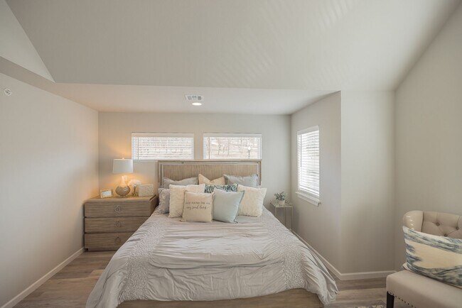 Building Photo - BRAND NEW LUXURY 3 BEDROOM 2.5 BATH TOWNHO...