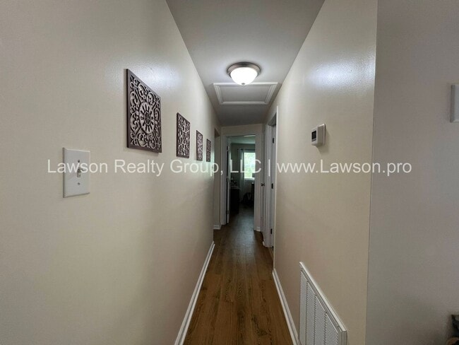 Building Photo - Close to Carvins Cove- One Level Living wi...