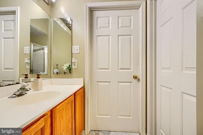 Building Photo - 10 Bluestem Ct