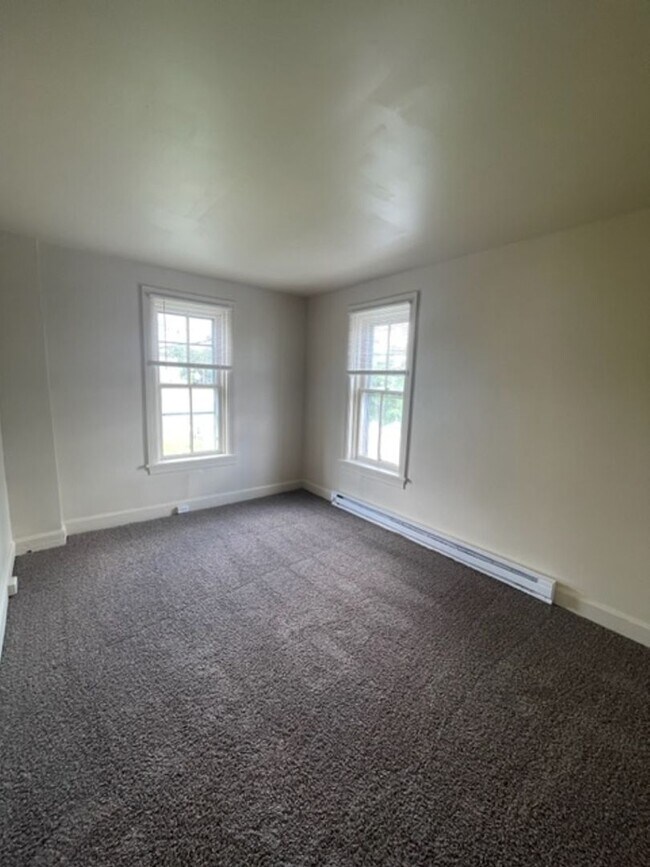 Building Photo - 3 Bedroom Single Family Home in Harrisburg!