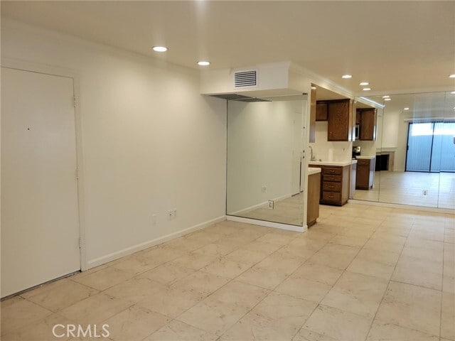 Building Photo - 147 S Poplar Ave