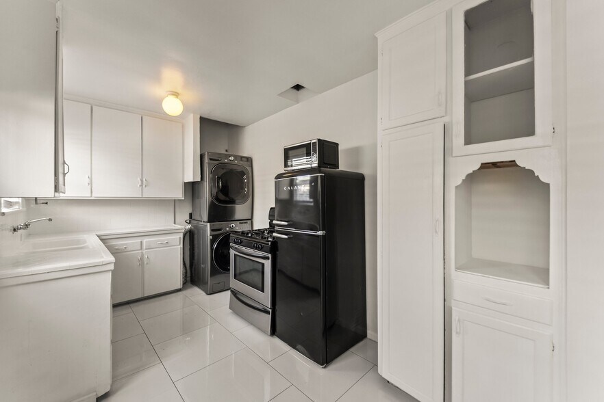 Building Photo - 425 1/2 Venice Way
