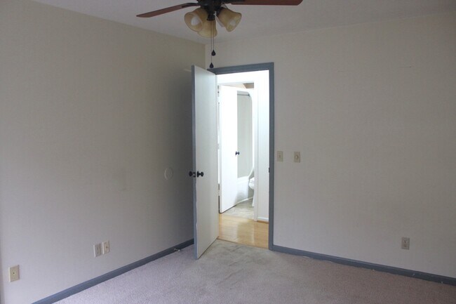 Building Photo - 2BR 2 Full Bath Condo with Modern Upgrades – Near Downtown Harrisonburg!
