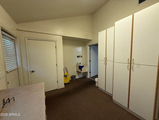 Building Photo - 1753 E Gable Ave