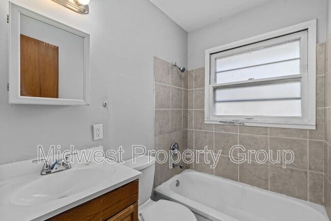 Building Photo - 405 Cameron Rd