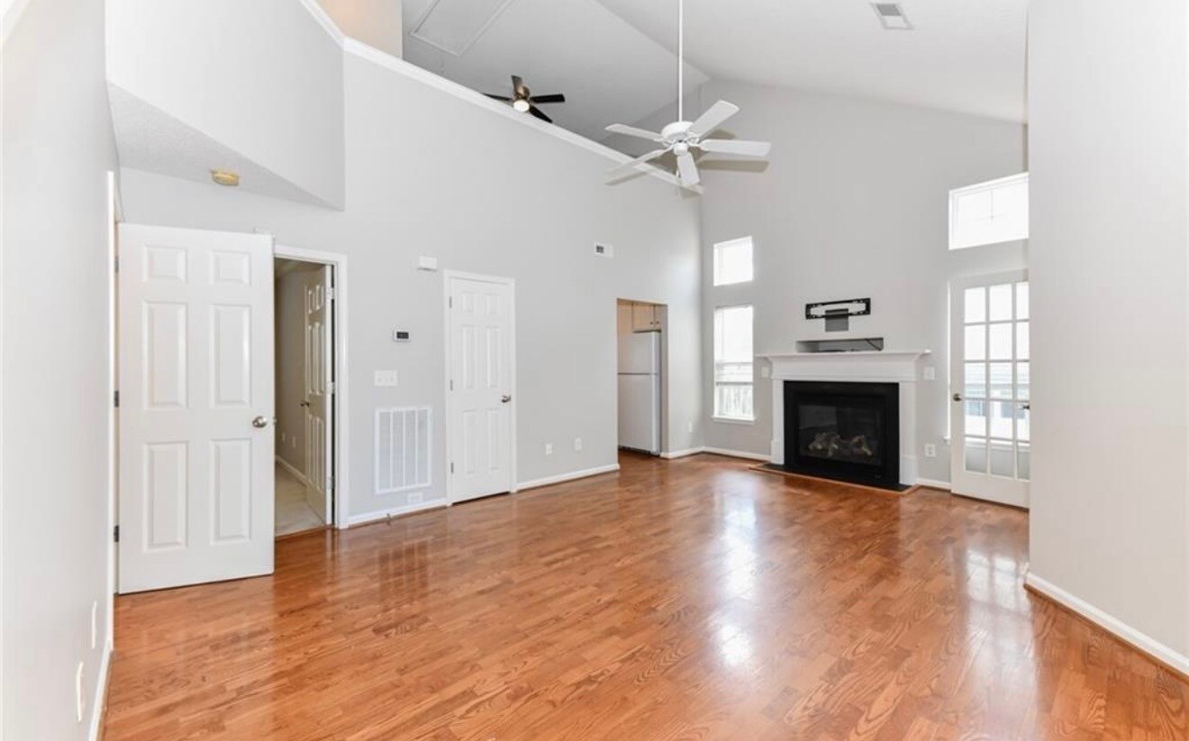 Building Photo - 3630 Sunset Hollow Dr