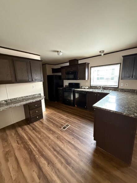 Primary Photo - 367 Parker Lake Dr