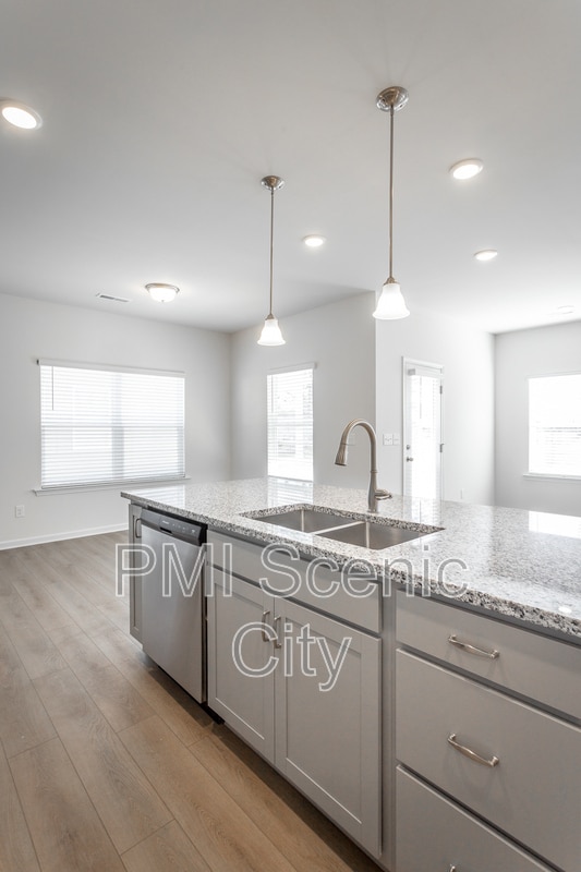 Building Photo - 8836 Meadowvale Ct