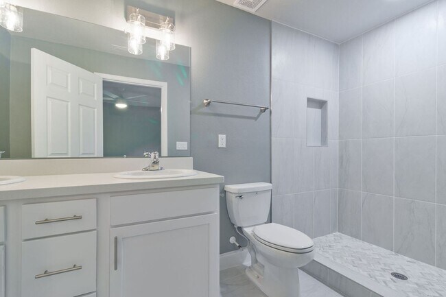 Building Photo - 2462 Ensenada Ln