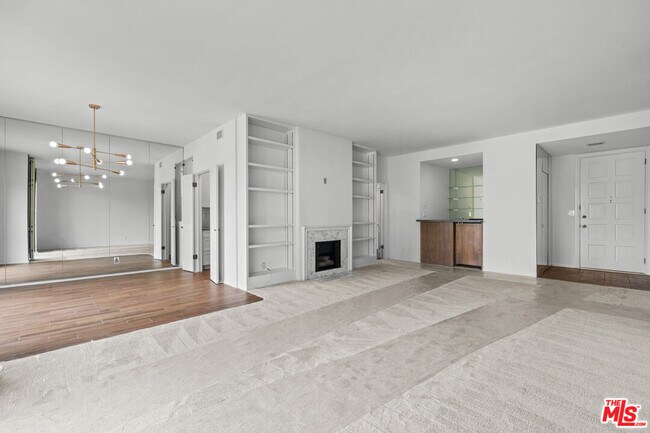 Building Photo - 1167 S Roxbury Dr