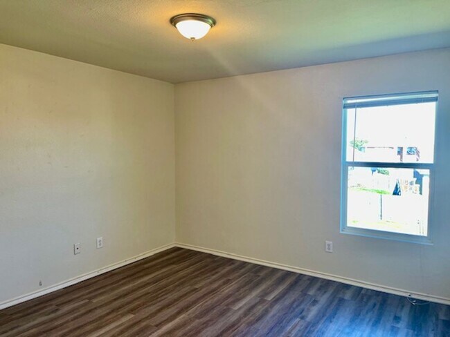 Building Photo - Newer 2 Story Home in Burleson with Commun...