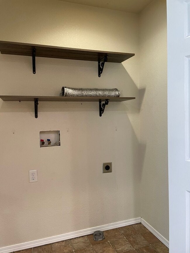 Building Photo - ***Holiday Move-In Special $500 Off First Months Rent*** Very Nice 3 Bedroom 2.5 Bathroom Townhom...