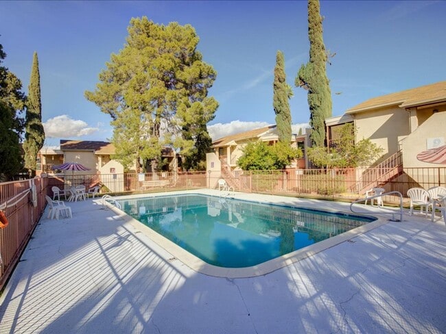 Building Photo - Charming 2-Bedroom, 2-Bath Home with Community Pool