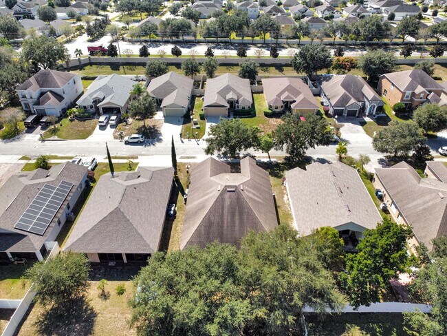 Building Photo - Move-In Ready Home with Open Layout and Op...