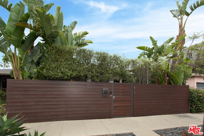 Building Photo - 1613 Cabrillo Ave