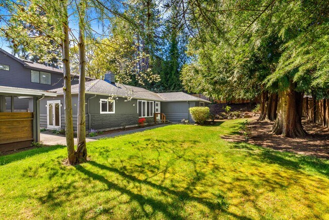 Building Photo - Elegant 3 Bed, 2.5 Bath Home in Northeast ...
