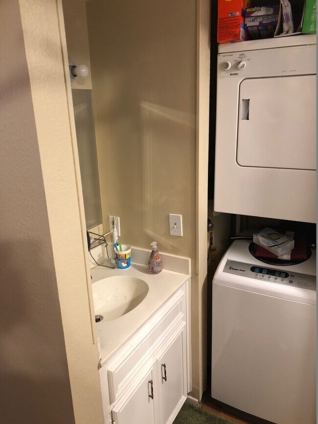 Building Photo - Cottonwood