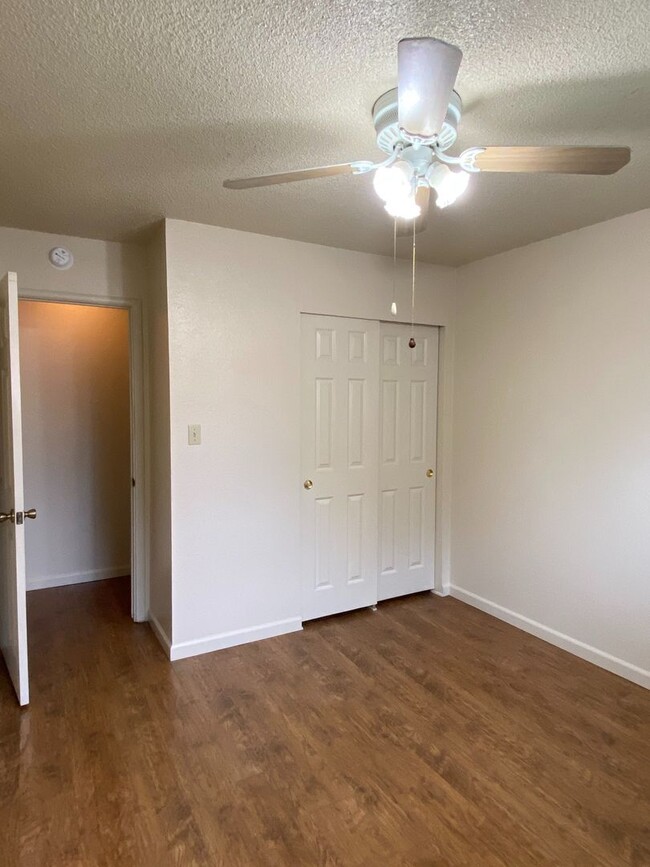 Building Photo - Great 1 bedroom 1 bath in Oakdale