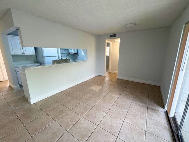 Building Photo - 4459 Treehouse Ln