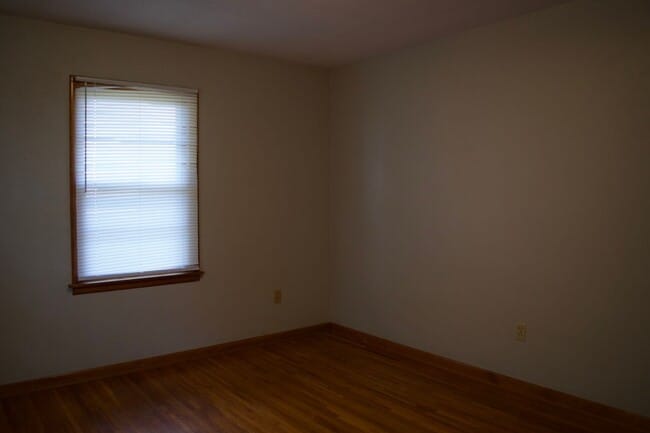 Building Photo - 3 Bedroom House Next To Columbia Regional ...