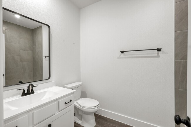 Building Photo - 560 Red Cascade Trl