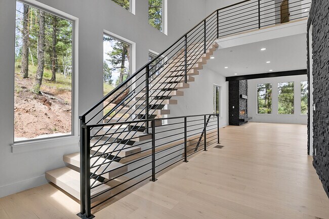 Building Photo - 28229 Juniper Dr