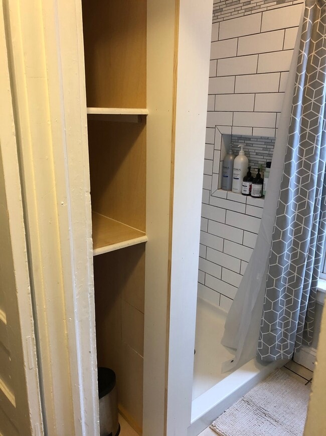 Building Photo - 91 S Washington, Up