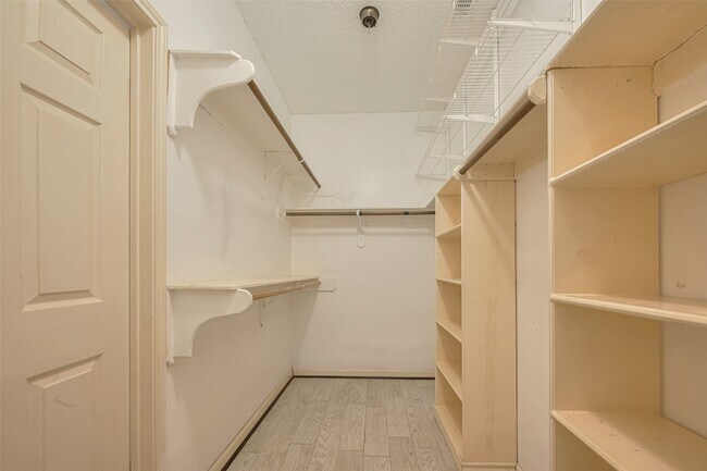 Building Photo - 5210 Holly View Dr