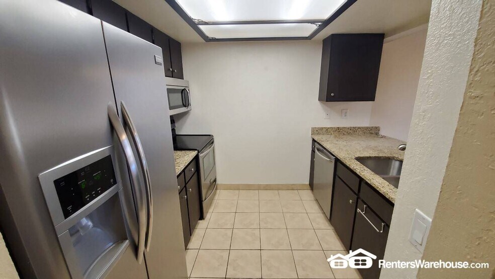Building Photo - 14120 E Temple Dr