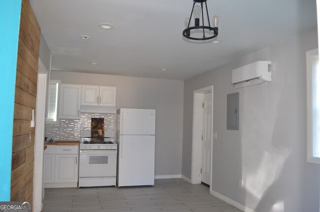 Building Photo - 1125 West Ave SW